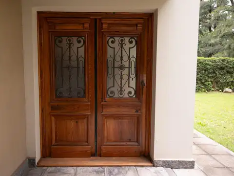 Casa 5 ambientes con 4 baños