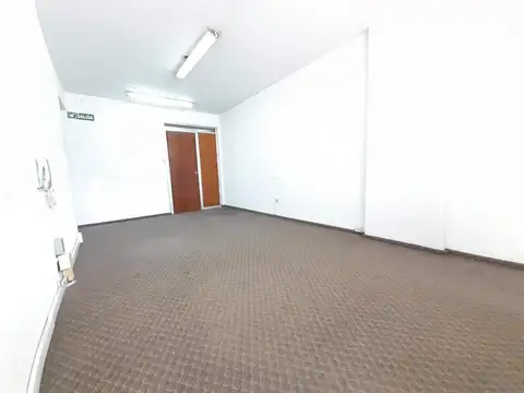 EXCELENTE OFICINA-LUMINOSO-BAÑO-COCINA-HALL DE CAT.-RECEP. C