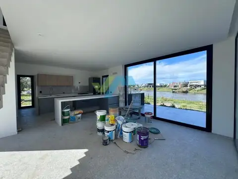 Casa 4 ambientes con 3 baños