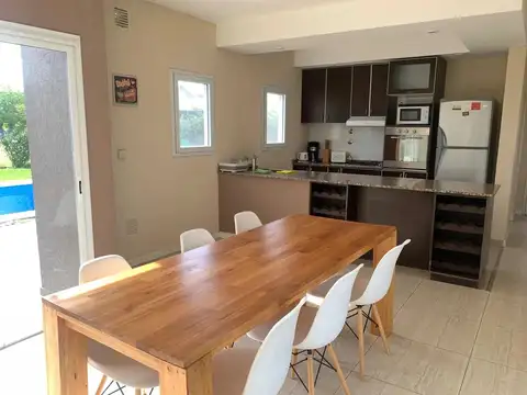 Casa en Venta en El Cantón - Barrio Golf, USD 235.000