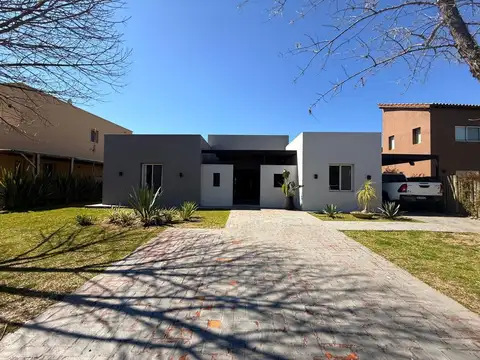 Casa san isidro labrador c pileta lote interno