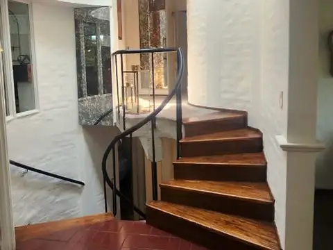 Casa en Alquiler con 1 cochera