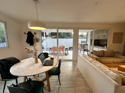 Casa 10 ambientes con 3 baños