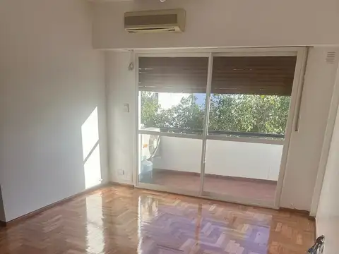 Hermoso SEMIPISO al frente con balcón de 2 amb - zona: E. ACEVEDO al 400