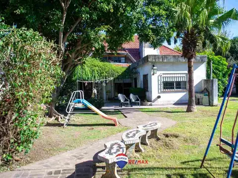 Casa en Venta con 4 cocheras