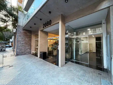 San Juan 2080 - Local Comercial Vidriado Al Frente De 30 M2   Patio En Alquiler - Centro, Rosario