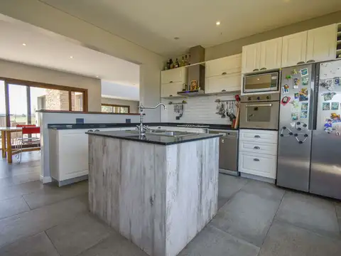 Casa 6 ambientes con 3 baños