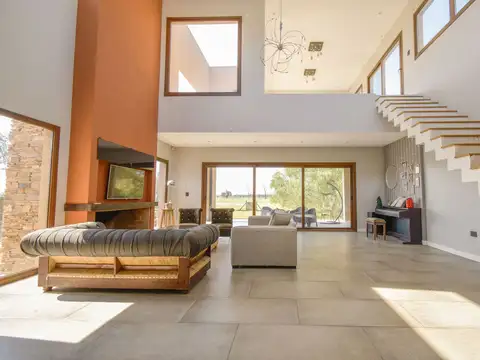 CASA VENTA FINCAS SAN VICENTE 5 AMBIENTES FINANCIA
