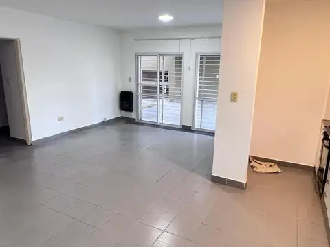 Casa en Alquiler con 2 cocheras