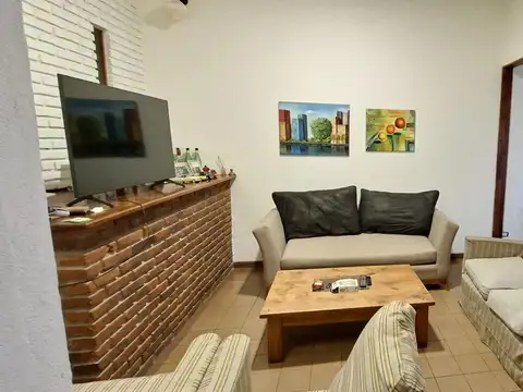 Casa de 3 dormitorios con patio, terraza y garage en Villa Martelli- En Venta