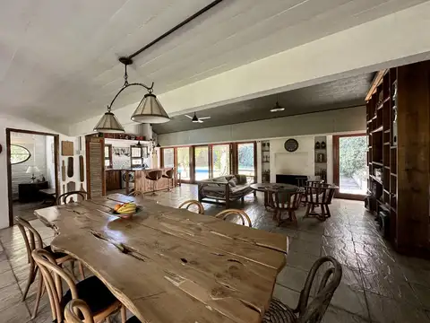 Casa en Venta con 9 cocheras