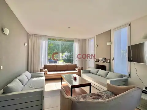 Casa 5 ambientes con 4 baños