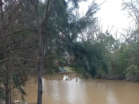 CASA AL AGUA EN JARDIN NAUTICO ESCOBAR
