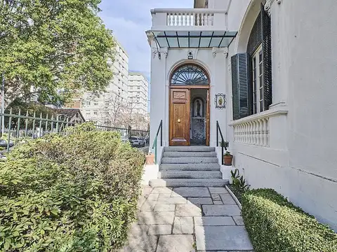 Casa en Venta con 3 cocheras