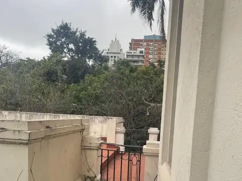 Casa en esquina de 3 plantas en Belgrano R
