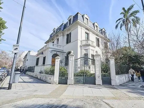 Casa en esquina de 3 plantas en Belgrano R