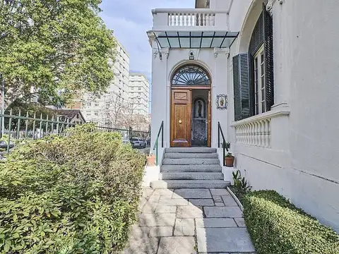 Casa en Venta con 3 cocheras
