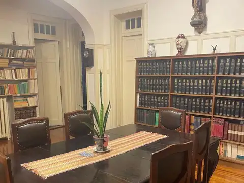 Casa 27 ambientes con 18 baños