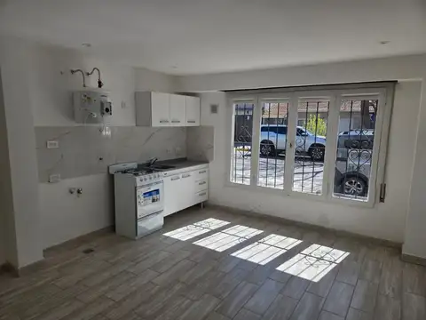 PH 1 AMBIENTE MUY LUMINOSO CON PATIO, VILLA PRIMERA