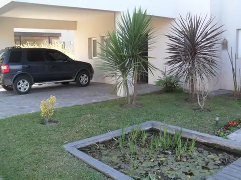 Casa en Alquiler Temporal con 2 cocheras
