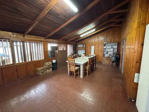 Casa 5 ambientes con 1 baño