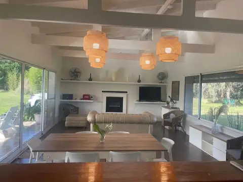 ALQUILER DE MODERNA  CHACRA EN BENQUERENCIA CLUB