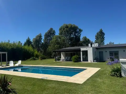 ALQUILER DE MODERNA  CHACRA EN BENQUERENCIA CLUB