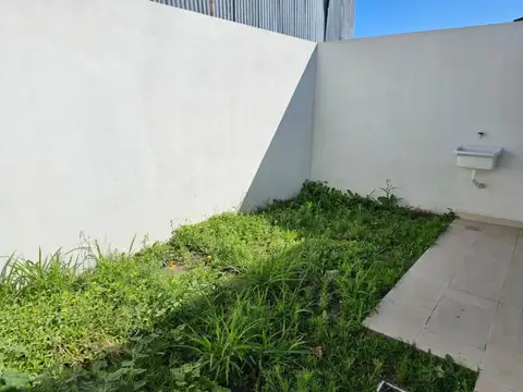 ¡Oportunidad 53.000 dólares! Casa a estrenar de 2 Dormitorios con patio! Copello y Basualdo