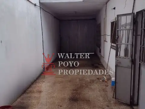 Espectacular galpon con casa, techo parabolico de chapa c/lucarna de 6m de altura mas 91m de altillo