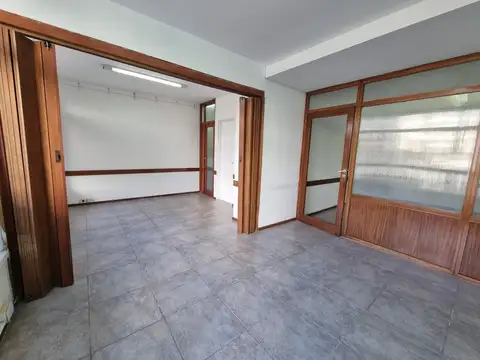 VENTA - Oficina con 3 espacios independientes y sala de espera. Centro, Rosario.