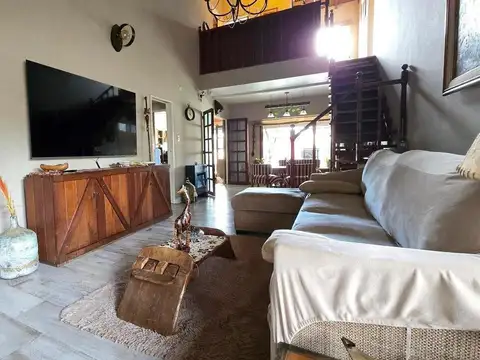 Casa en Venta con 4 cocheras