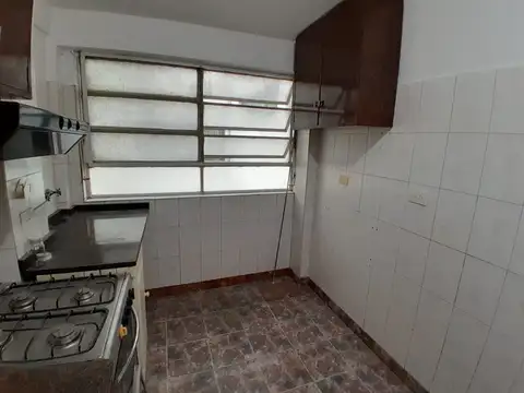 Amplio y con balcón
