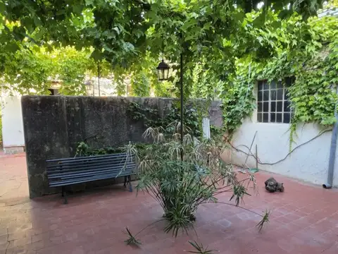 Casa en Venta con 4 cocheras