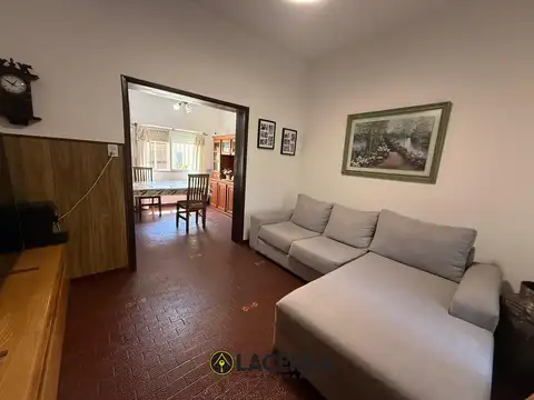 Venta de excelente casa 4 Ambientes c doble cochera José León Suarez
