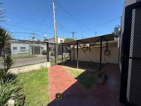Venta de excelente casa 4 Ambientes c doble cochera José León Suarez