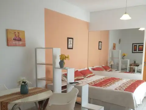 Monoambiente muy luminoso con servicios incluidos
