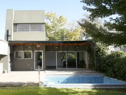 CASA EN VENTA EN VILLA ELISA 3 DORMITORIOS PARQUE Y PILETA