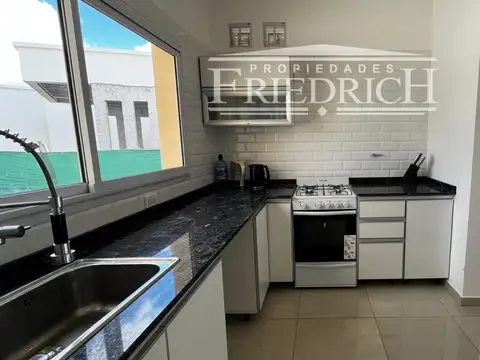 Casa en Venta con 3 cocheras
