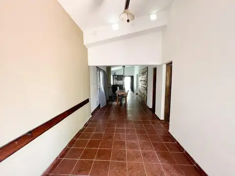 Casa 5 ambientes con 2 baños