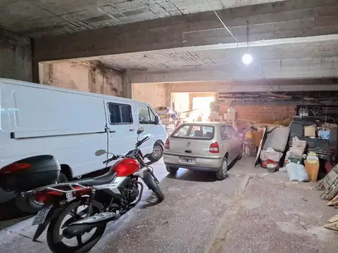 Casa en Venta con 5 cocheras