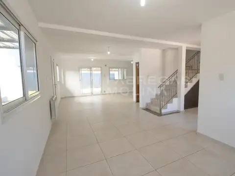 Casa 3 ambientes con 2 baños