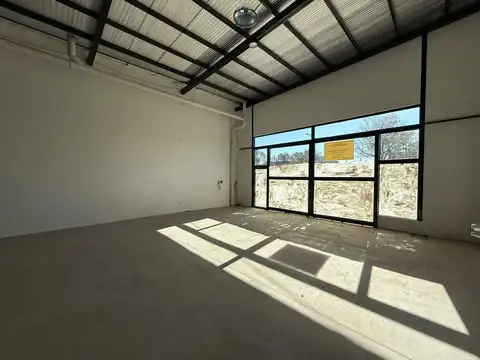 Local en Alquiler en Azcuenaga, $ 3.000.000