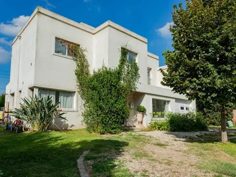 Casa en Venta 7 Ambientes en La Otilia - Champagnat