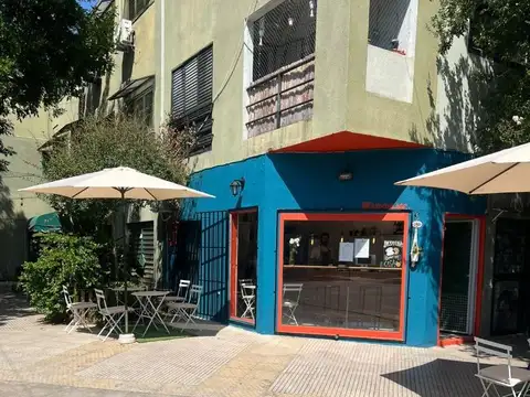 ESQUINA SIN EXPENSAS MUCHA VEREDA VIDRIERA Y CON RENTA