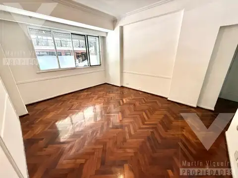 Departamento de tres ambientes con dependencia y patio en PB.