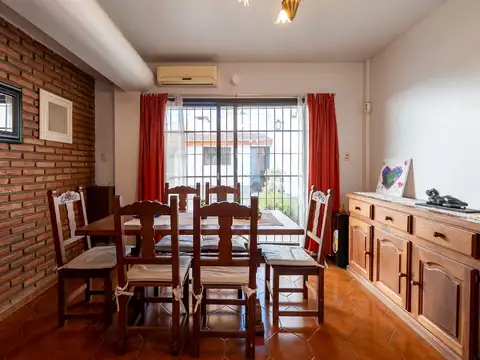 Casa en Venta con 4 cocheras
