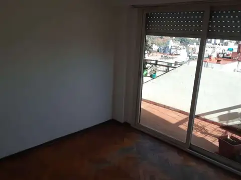 TRES AMBIENTES  AL FRENTE CON BALCON ,LUMINOSO ,VISTA PANORAMICA