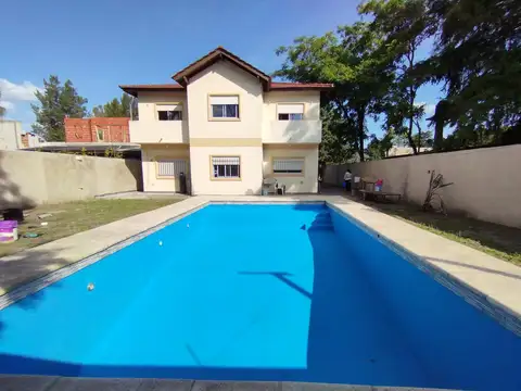 CASA 6 amb c/Pileta Bo. Semi Cerrado - La Reja - PERMUTA