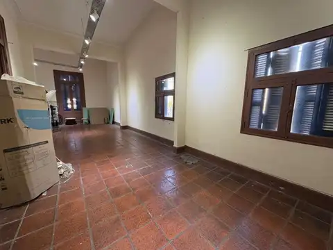 Ph en venta. CAMINITO. Primer piso. Dividido en dos plantas más.
