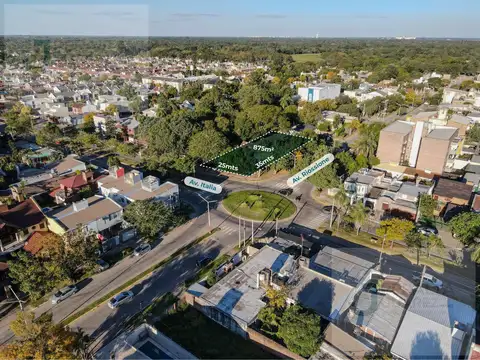 Propiedad de esquina en venta Av. Italia y Av. Rissione